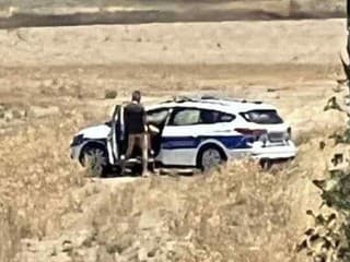 Policajti si užívali uprostred