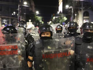 Srbská polícia pri zásahu
