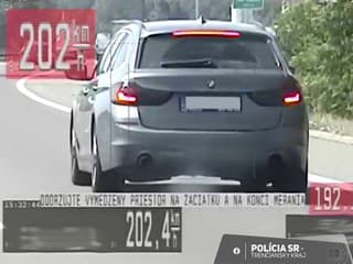 Vodič jazdil po diaľnici