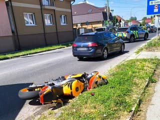 Motocyklista nezvládol útek pred