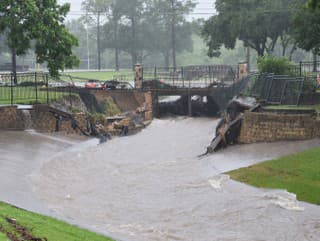 Texas zasiahli povodne.