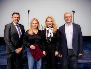 Zľava generálny tajomník služobného