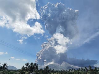  Sopka Lewotobi Laki-Laki