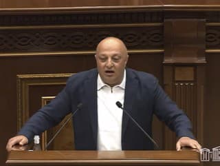 Arménsky parlament zbavil poslanca