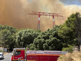 Požiar pri Marseille ustupuje,