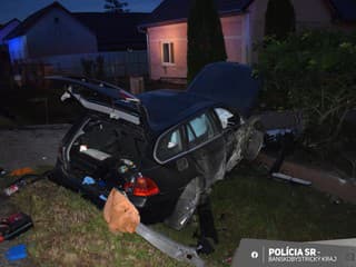 Opitý vodič narazil do