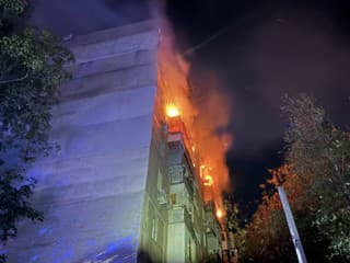 Požiar zachvátil obytnú budovu