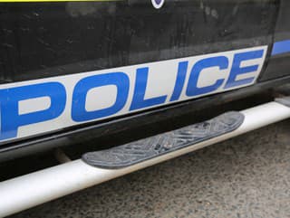 Britská polícia zadržala vyše