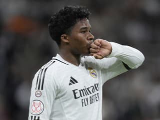 Endrick oslavuje gól v