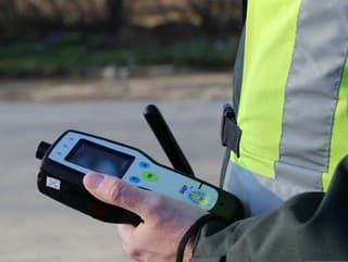 Policajti počas dopravnej akcie