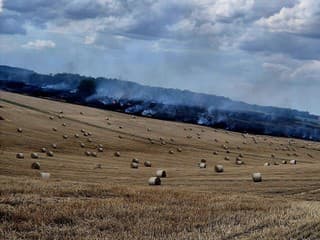 Požiar poľnohospodárskeho stroja sa