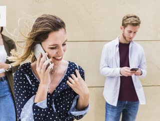 Etiketa telefonovania hnevá najmä