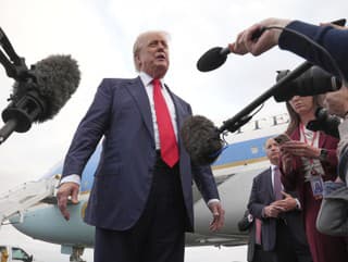 Trump dorazil do Škótska,