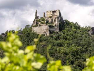 Päť fascinujúcich hradných zrúcanín