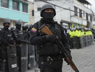 Polícia a vojaci sa