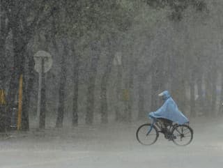 Niekde záplavy, inde požiare: