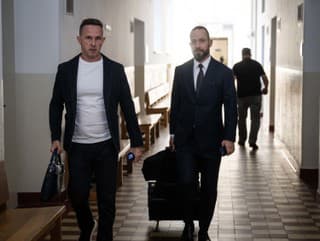 Zľava exšéf finančnej jednotky