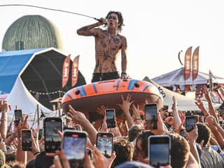 Palaye Royale na Grape