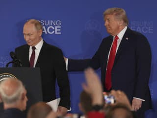 MIMORIADNY ONLINE Trump hlási