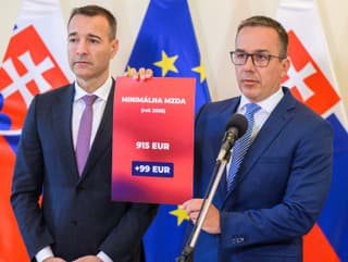 Na snímke zľava minister