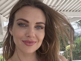 Schindlerová dráždi v plavkách: