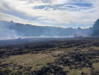 Deväť profesionálnych hasičov z