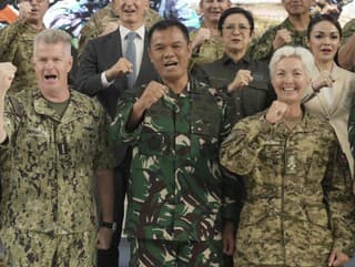 Zľava: veliteľ amerického Indo-pacifického