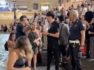 Hanba pri ikonickej pamiatke!