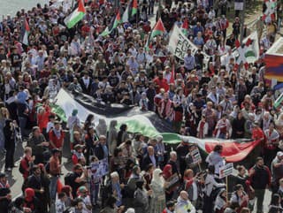 Tisíce ľudí protestovali vo