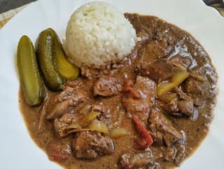 Kuracia pečeň ako guláš.