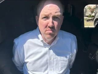 Murdocha zadržala polícia.