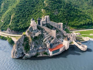 Hrad Golubac patrí k