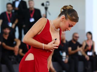 MEGA výstrih slávnej krásky: