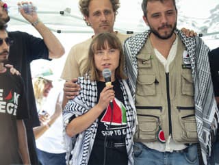 Aktivisti sa snažia dostať