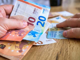 Slováci žijú od výplaty