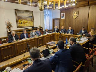 Ostrá prestrelka na výbore: