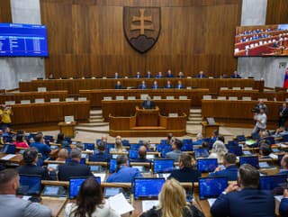 Poslanci začali utorkové rokovanie
