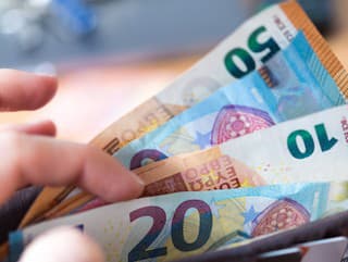 ANALÝZA Slováci platia vyššie