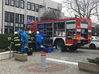 Rozruch pred parlamentom