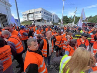 Zhromaždenie policajných a hasičských