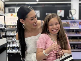 Dievčatko (10) má doma