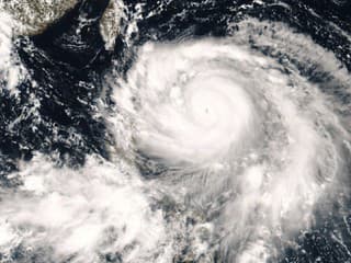 Supertajfún Ragasa sa blíži