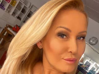 Sexi babka Erika Barkolová