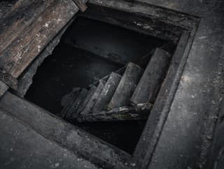 Žena pri rekonštrukcii domu