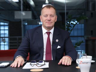 Boris Kollár ukázal syna,