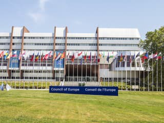 Benátska komisia kritizuje nejasnosti