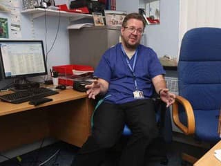 Chirurg Neil Hopper si