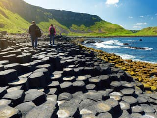 Turisti ničia Obrov chodník,