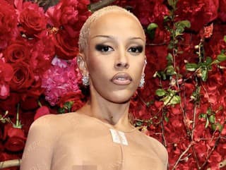 BIZARNÝ outfit slávnej speváčky: