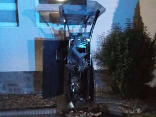 Polícia vyšetruje výbuch bankomatu